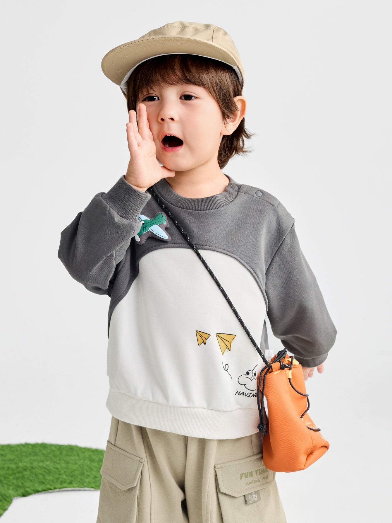 Pulovër Paper Plane Explorer ✈️🖤