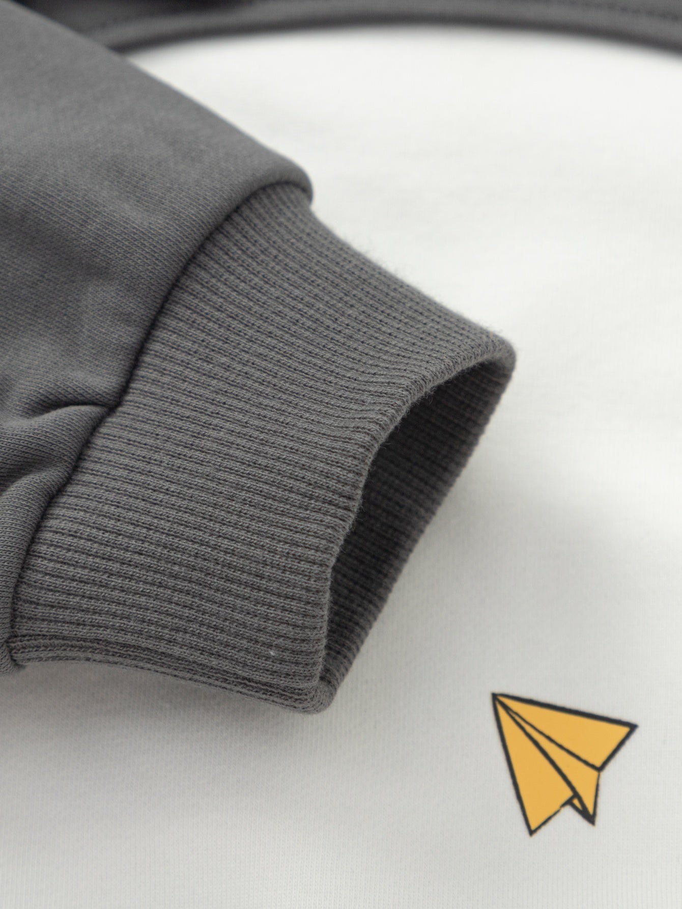 Pulovër Paper Plane Explorer ✈️🖤