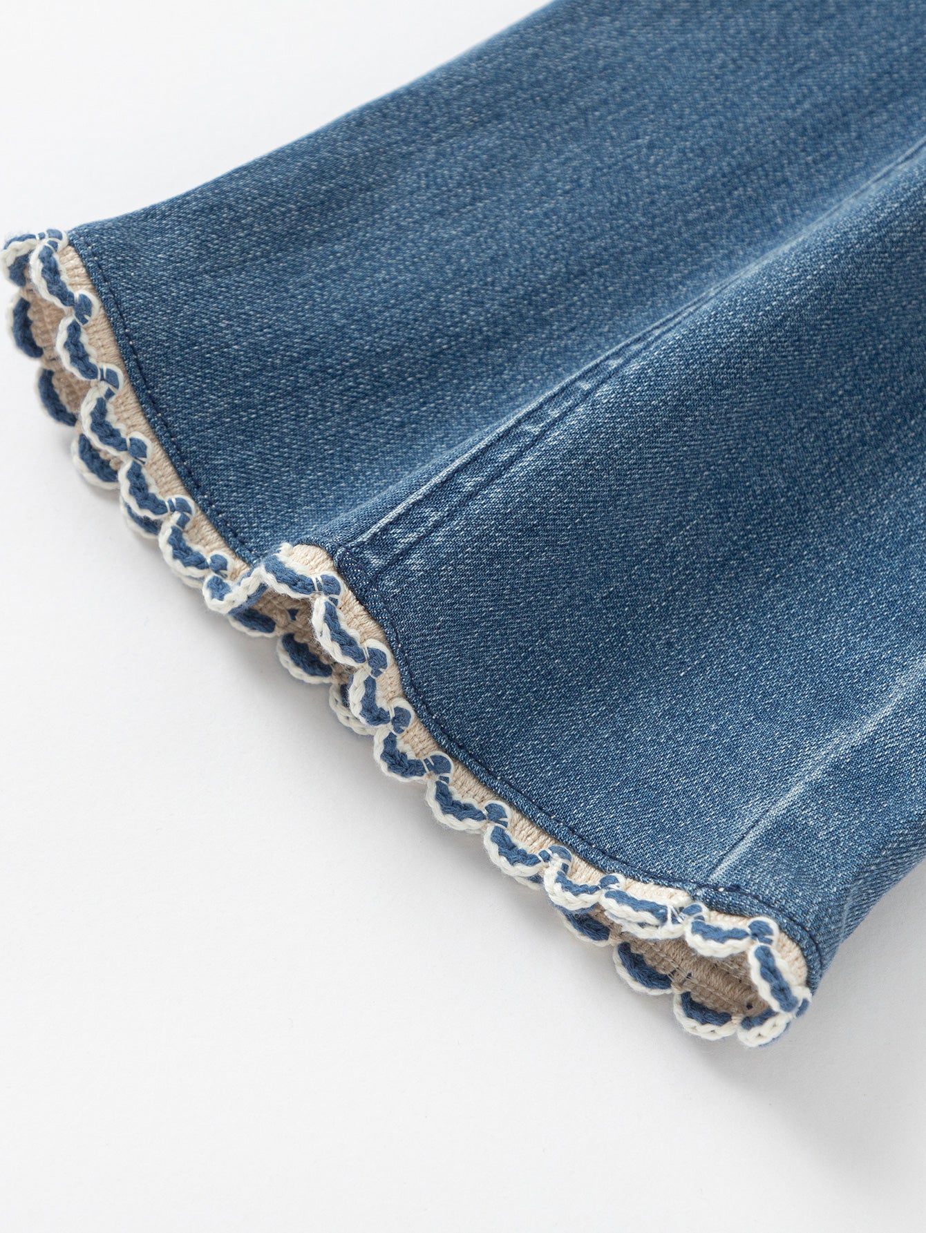 Pantallonat Flared Denim – Classic Blue 👖